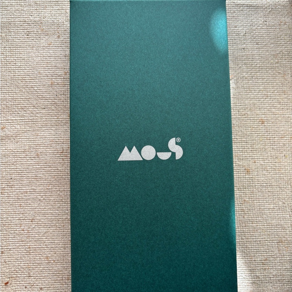 Mous —NEW in Sealed Box — Black Carbon Fiber iPhone 16 PLUS Case - Picture 2 of 5